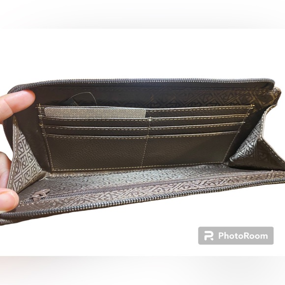 Relic Wristlet Clutch (NWT) - Picture 3 of 7